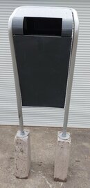 Afvalbak "Falco Jona" 70ltr., donker grijs met 2 betonvoeten