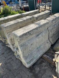 wegafzetting beton 100cm  breed x 85cm hoog 