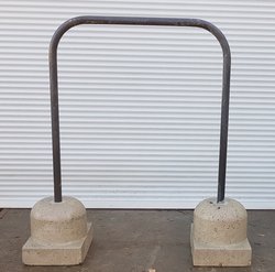 Fietsenleunhek "Leon" donker grijs gecoat 90cm. met betonvoet (fietsstalling Beugel)