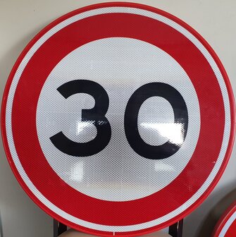 Verkeersbord A0130, maximum snelheid 30kmh