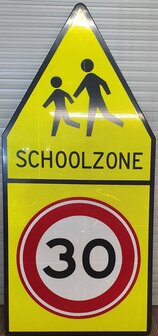 Verkeersbord, schoolzone puntbord, met maximumsnelheid 30KM.