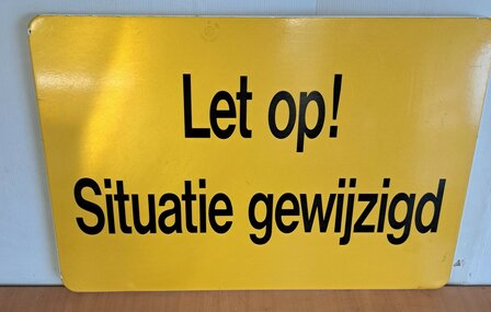 Verkeersbord : Let op! Situatie gewijzigd