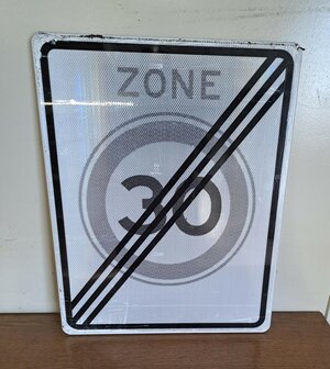 Verkeersbord einde snelheid zone 