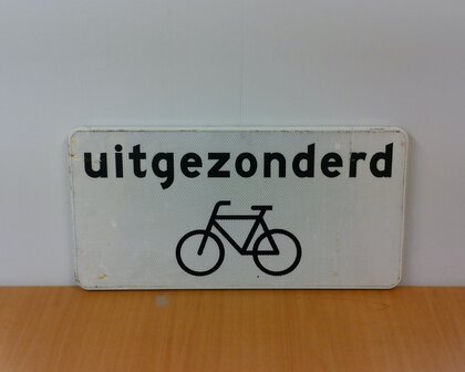Verkeersbord OB52 onderbord uitgezonderd fietsers 30&times;60cm.