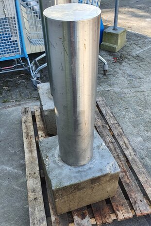 Afzetpaal, RVS, ø20,5cm. hoog 77cm., met betonvoet 40×40×30cm. "Velopa"
