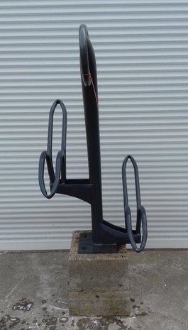  Tulip fietsenstalling, dubbel, donker grijs, met betonvoet tot aan maaiveld 30&times;30cm. (voor 2 fietsen)