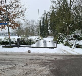 Electrische schuifpoort Charles Roelslaan gedemonteerd