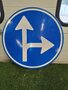 Verkeersbord verplichte rijrichting